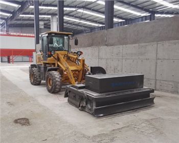 臨泉縣水穩攪拌站現場施工[河南無塵清掃機]